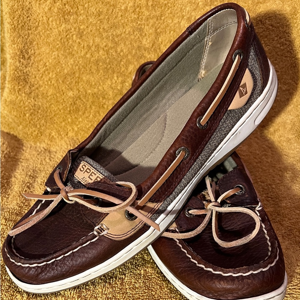 Brown Sperry boat shoes. Women’s 10M. So cute!